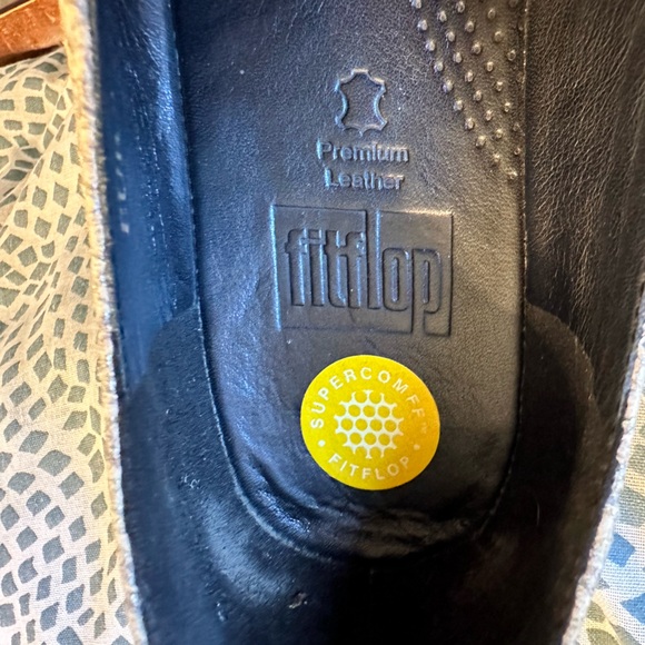 FitFlop Mary Jane’s. premium black leather with ‘snake skin’ print accent. - Picture 8 of 9